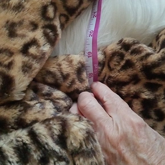 Oxford & Regant faux fur coat - Picture 8 of 9